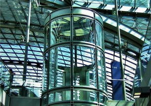 未来到 3 号线高架站可坐观光电梯赏景